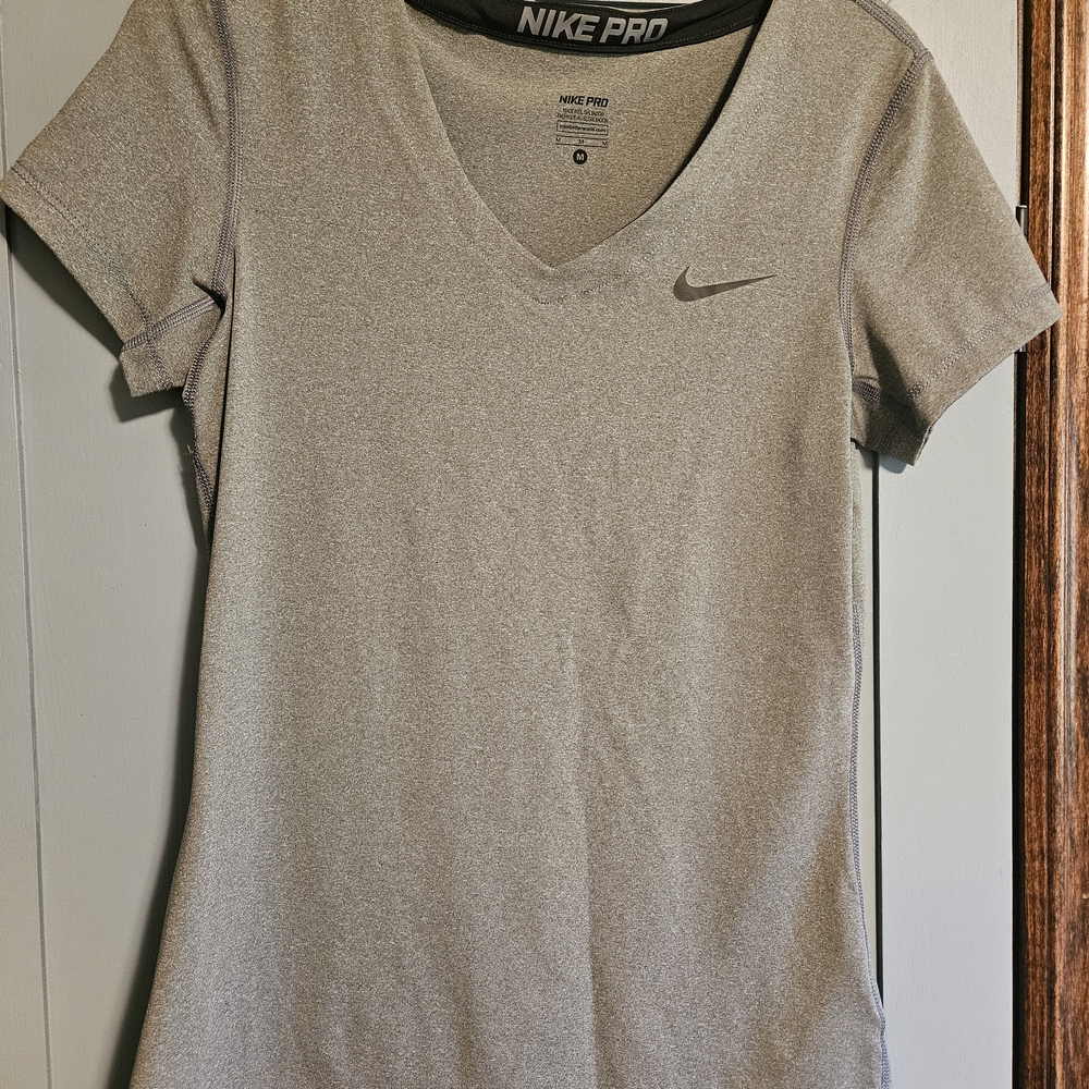 Nike Pro Women's Short Sleeve Gray Tee
